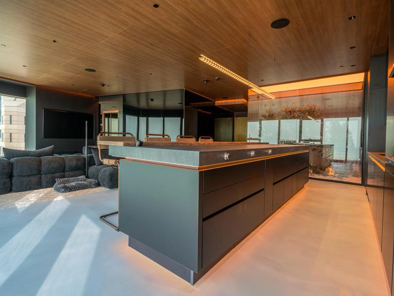 Villa kitchen before renovation in Dubai